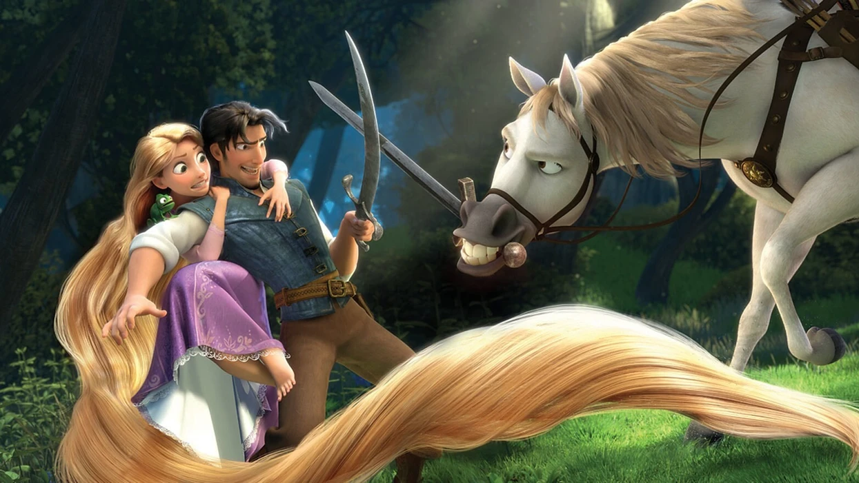 rupunzel on flynn rider s back while he sword fights with maximus in tangled 1